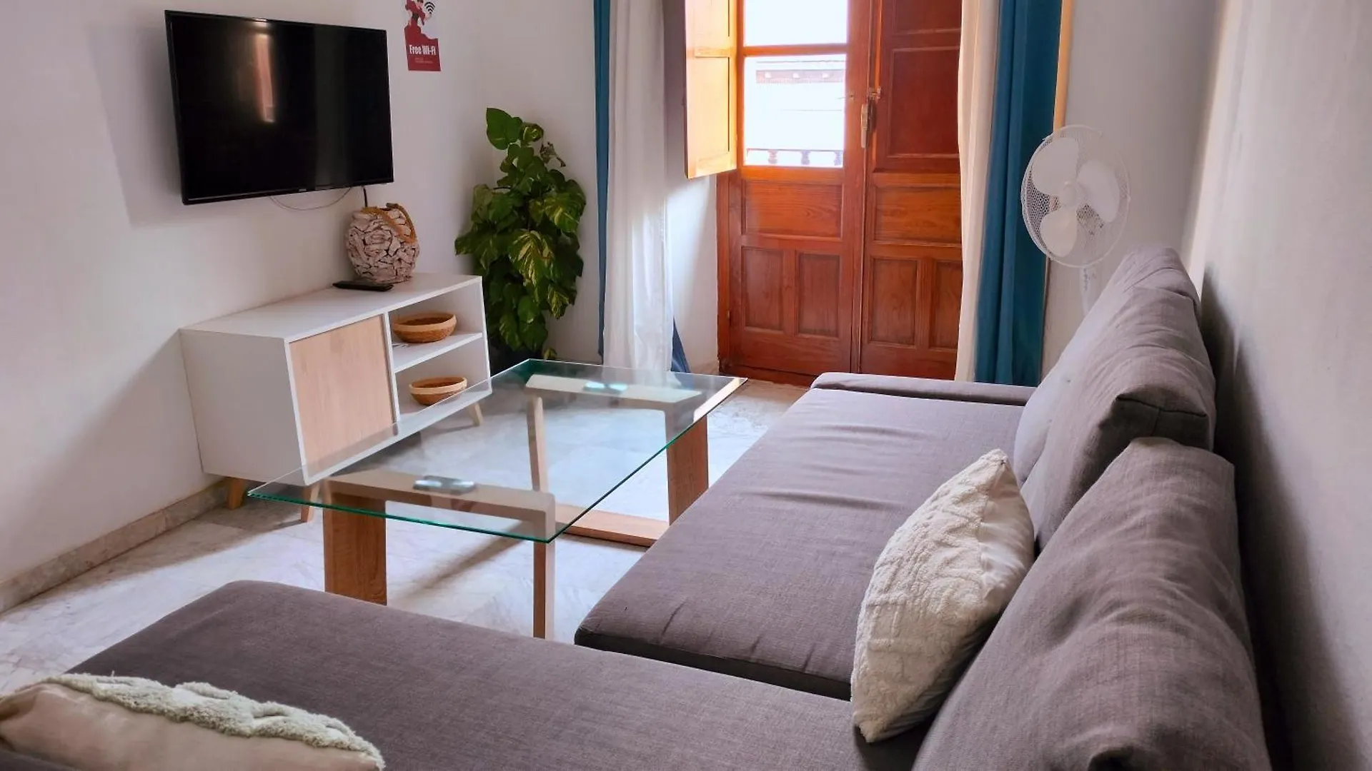 Apartamento En Sevilla Centro Con Vistas A La Plaza Alameda De Hercules - Hasta 6 Personas location